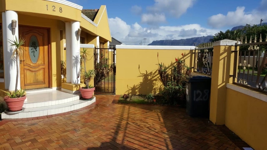 5 Bedroom Property for Sale in Crawford Western Cape